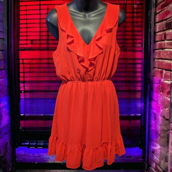 Red Dress Monteau Los Angeles - Picture 1 of 4